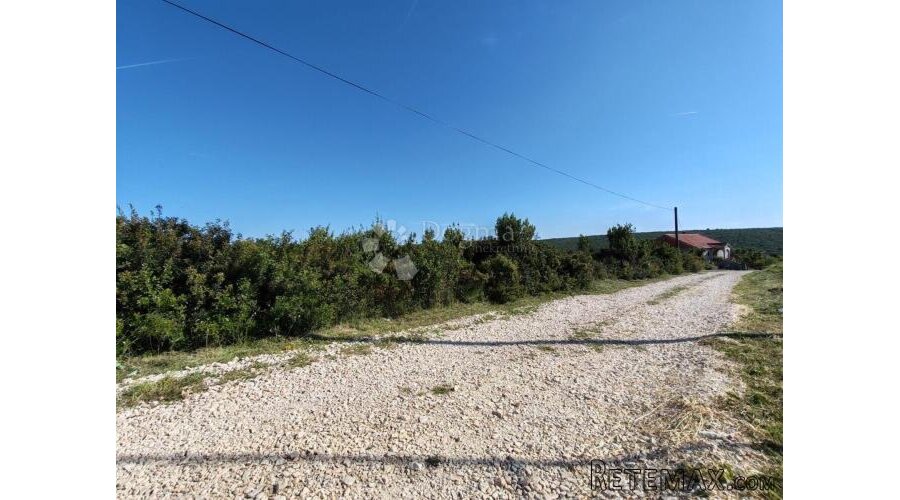 Debeljak - Građevinsko zemljište 660m2 - 2