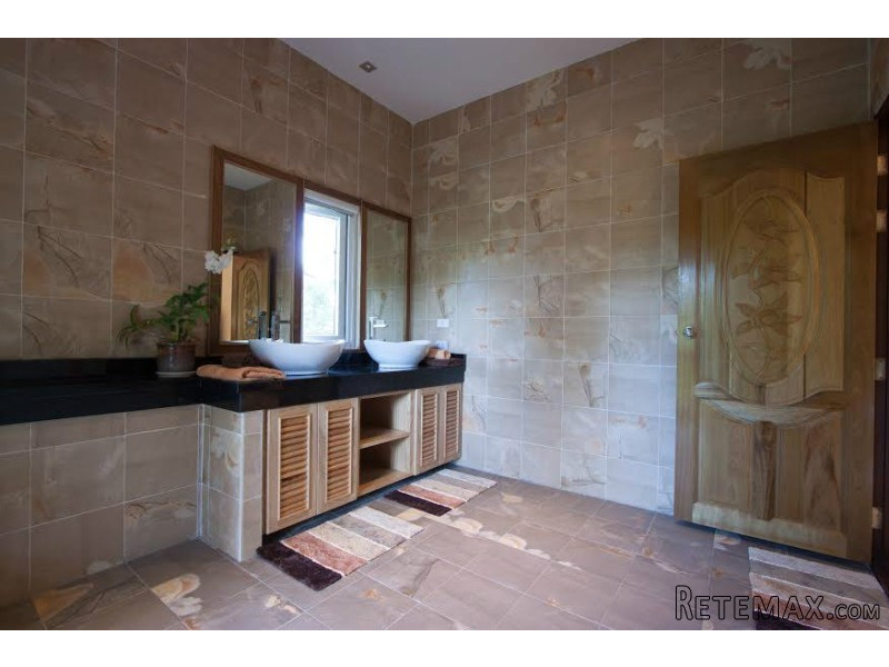 Tropical 3 Bedroom Penthouse in Kathu