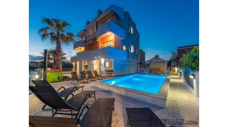 Villa s bazenom u Privlaci