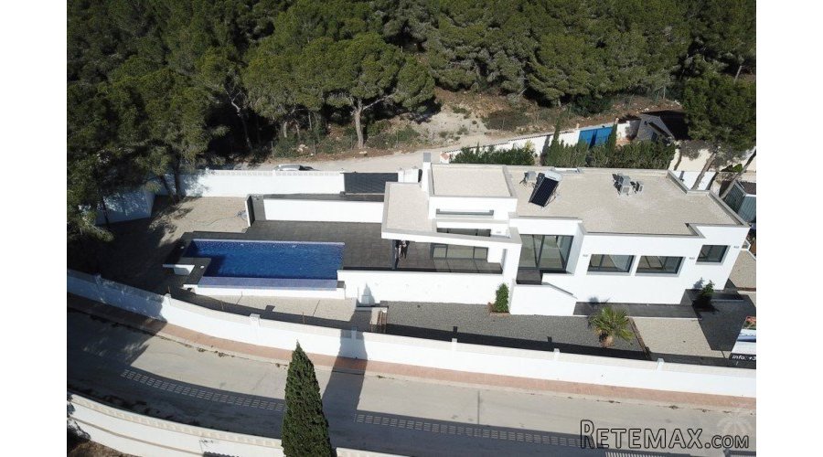 Modern Villa for sale in Benissa Costa, in urbanization La..