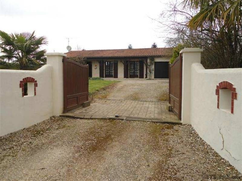 3-Bed Bungalow On 4,375m2 Of Land In..