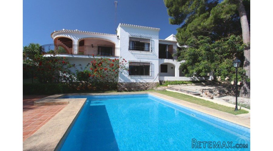 The house with a lot of potential is located on a plot of..