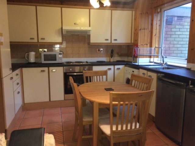 ROOM TO LET IN HOLLINSWOOD - ALL BILLS.. - 2