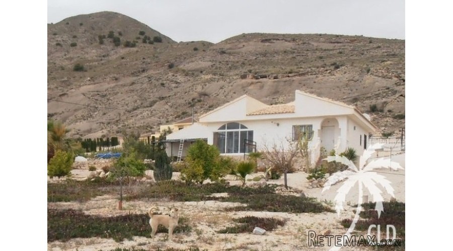 This nice property with beautiful views is located in Baños..