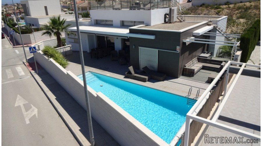 Modern, new, key-ready design villa with 2 floors, complete..