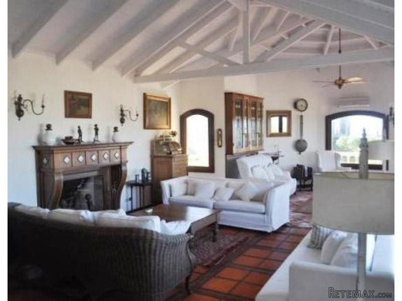 5 Bedroom House - For Rent - Jose.. - 2