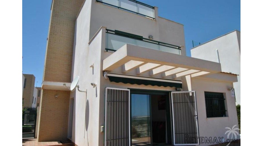 Just 200 meters from the Quesada golfcourse, we have this..