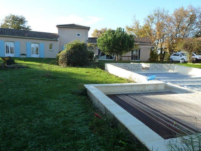 Charente : Bungalow With Tower, Built.. - 2