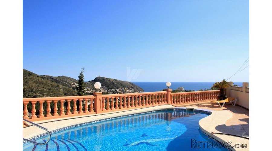 This superb sea view villa is distributed over two levels..