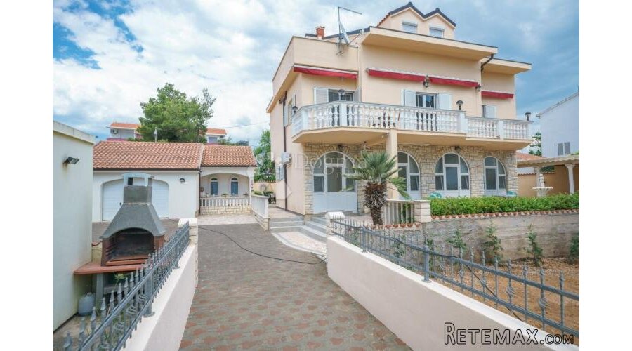 Apartmanska kuća u Srimi na samoj plaži - 2
