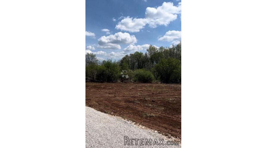 Tinjan – Građevinsko 600 m² + Poljoprivredno 134 m², Odlična - 2