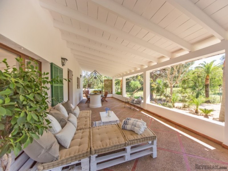 Beautiful Family Country Home In..