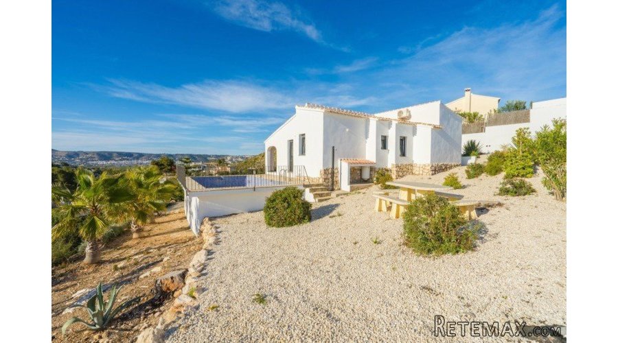 This excellent value property, completely renovated with a..