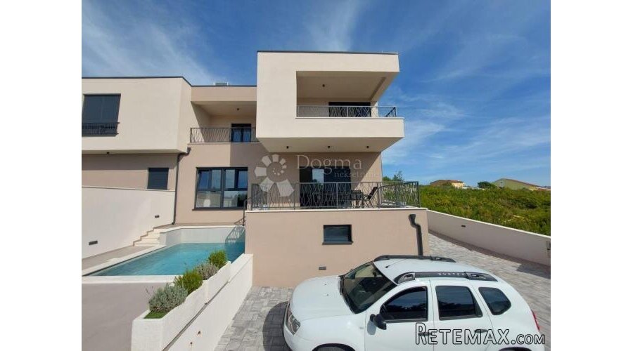 VODICE DUPLEX KUĆA NA ATRAKTIVNOJ LOKACIJI SA PREKRASNIM POG - 2