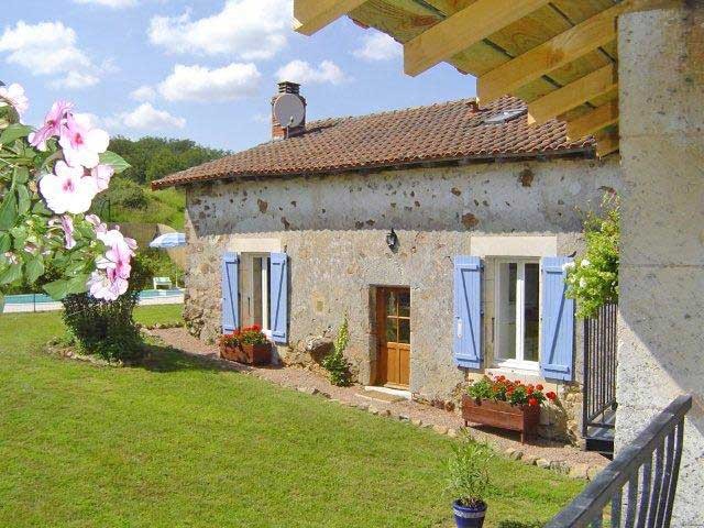 Beautifully Renovated 4 Bedroomed.. - 2