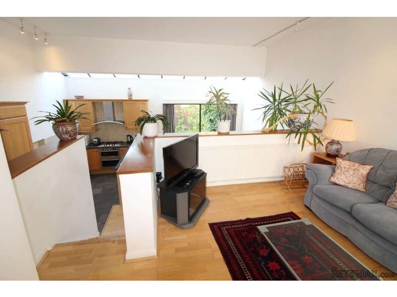 1a Burrard Road
