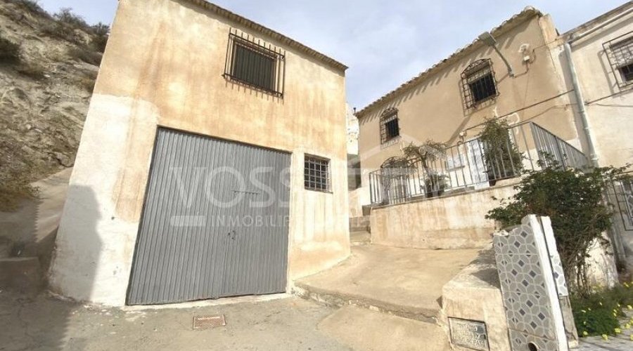 EXCLUSIVE FOR VOSS HOMES - A very interesting, 2 storey..