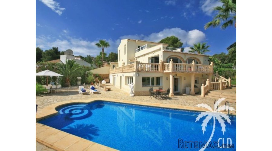 This stylish property, with unmistakeable Italian features..