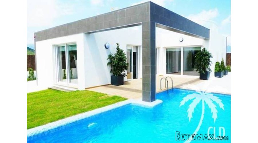 Modern villa on one level located between Polop and La..