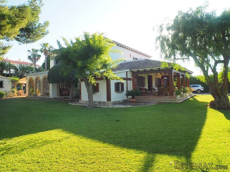 5 Bedrooms - Finca - Alicante - For Sale