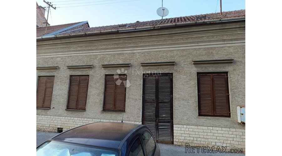 Osijek, centar – Kuća s poslovnim prostorom i 2 dodatna stan