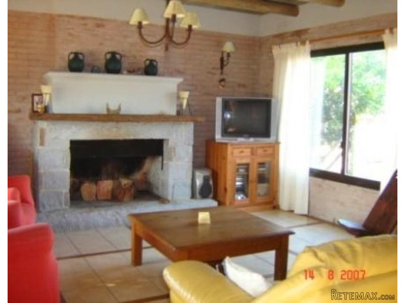 2 Bedroom House - For Rent -.. - 2