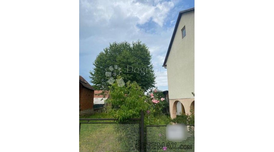 Kuća u Kaštelancu za renovaciju - prilika!