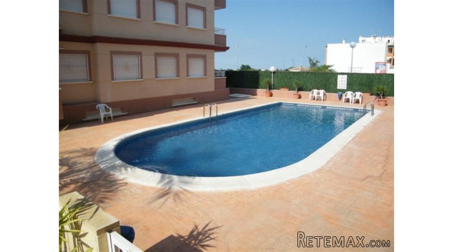Two bedroom ground floor apartment overlooking the communal.. - 2