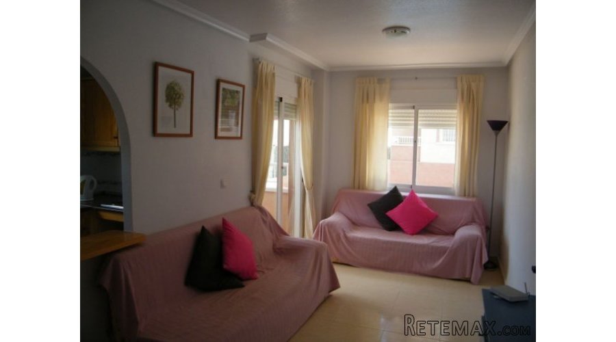 Two bedroom ground floor apartment overlooking the communal.. - 3