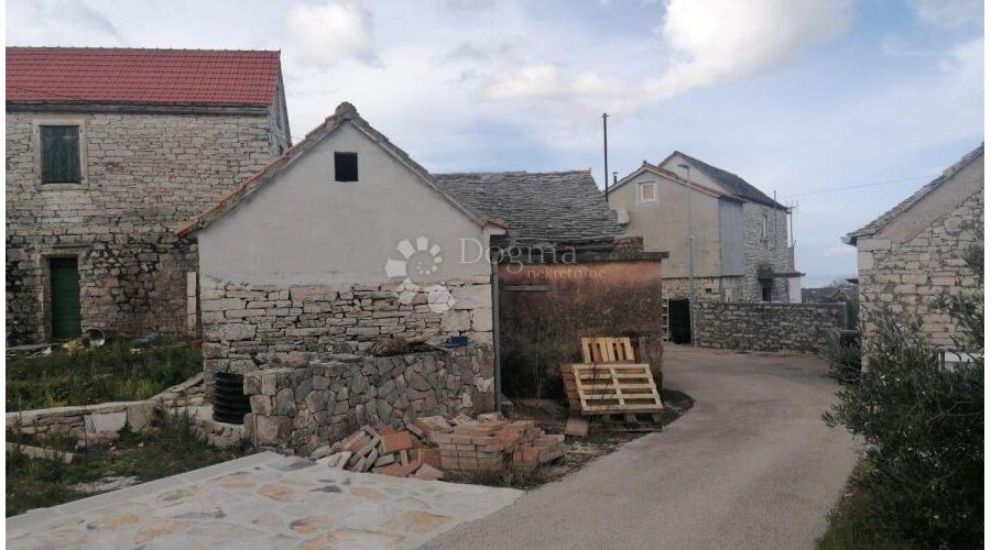 PRILIKA! Stara kamena kuća u Krč Dolcu kraj Primoštena
