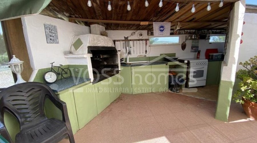NEW & EXCLUSIVE LISTING TO VOSS HOMES - A spacious 169m2, 2.. - 6