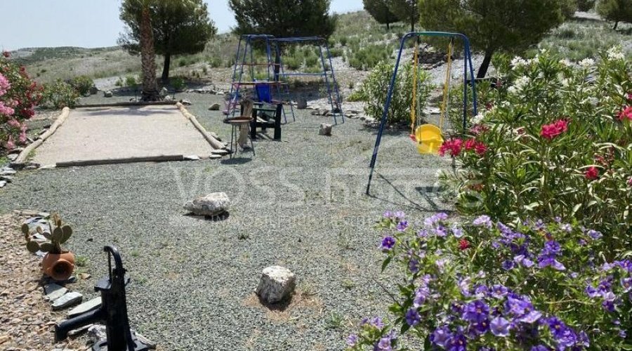 NEW & EXCLUSIVE LISTING TO VOSS HOMES - A spacious 169m2, 2.. - 9