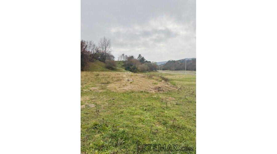 Poljoprivredno zemljište Dražice 705m2,odlična lokacija, rav - 3