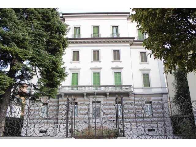 3 bedroom Apartment For Sale: Como, Via..