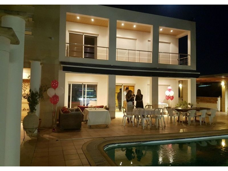 4 Bedroom Villa in Mesovounia