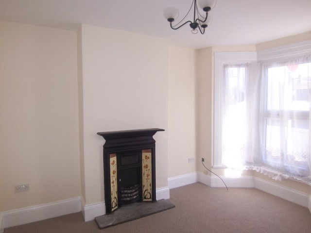 2 bedroom house in SHEERNESS - 2