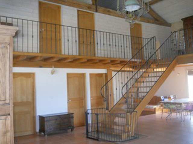 Quality Renovated Property Set On 1.4.. - 2