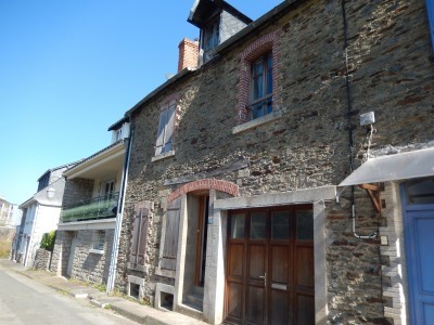 Lovely town house, ideal for permanent..