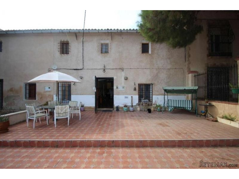 Massive country house rent to buy..