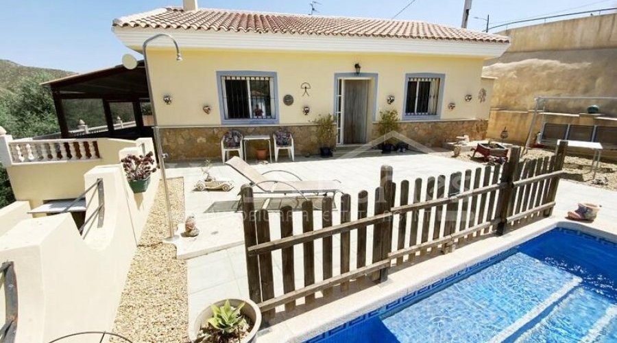 NEW LISTING TO VOSS HOMES - A lovingly maintained &.. - 7