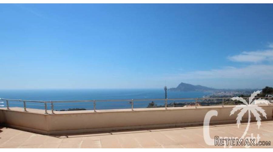 This modern apartment was built in 2005, facing south, it..
