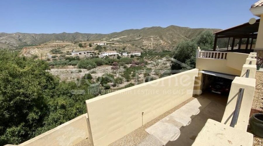 NEW LISTING TO VOSS HOMES - A lovingly maintained &.. - 10