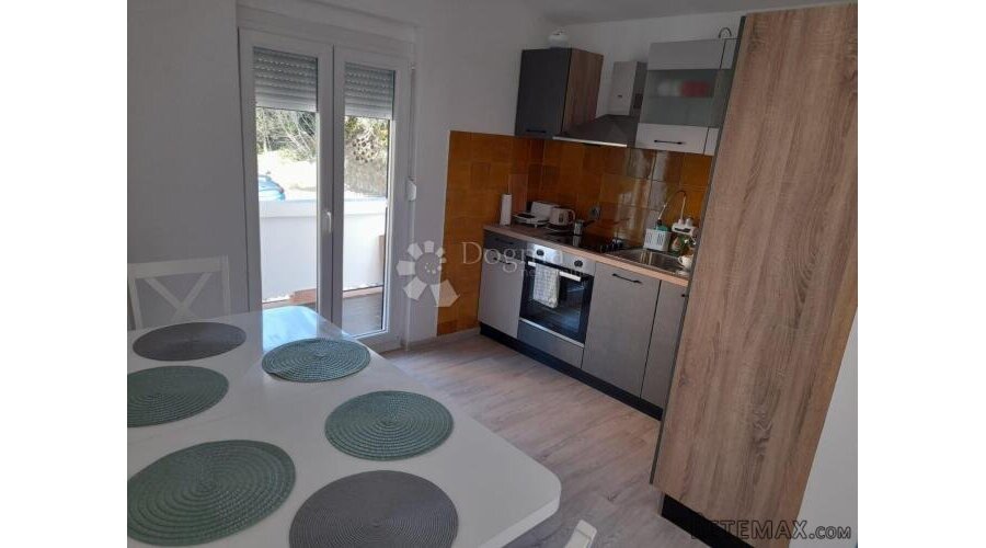 Lijepi apartman u Kamporu na super lokaciji - 2