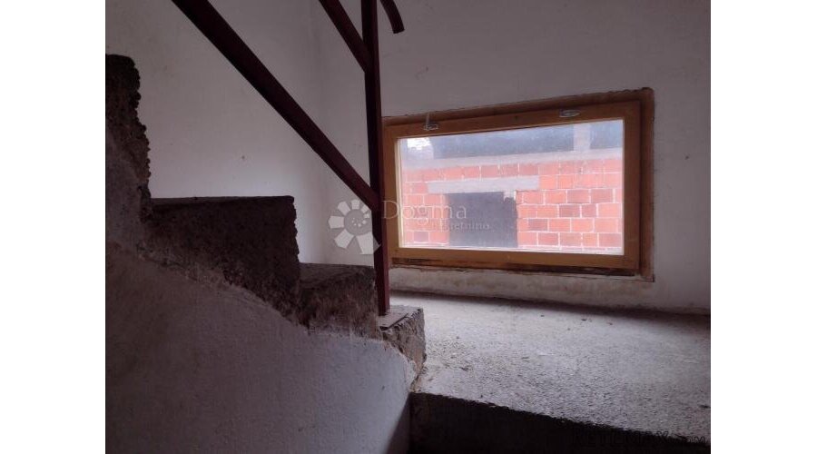 Čvrsta kuća od sitne cigle - 3