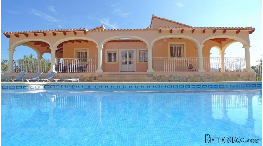 This stunning and impressive villa on one level for sale is..