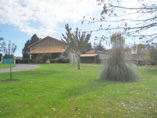 Quality Renovated Property Set On 1.4..