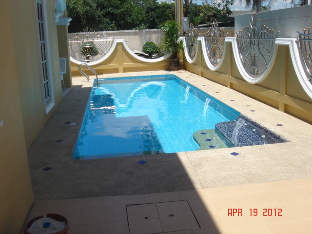 5 bedroom downtown 2 storey pool home.. - 2