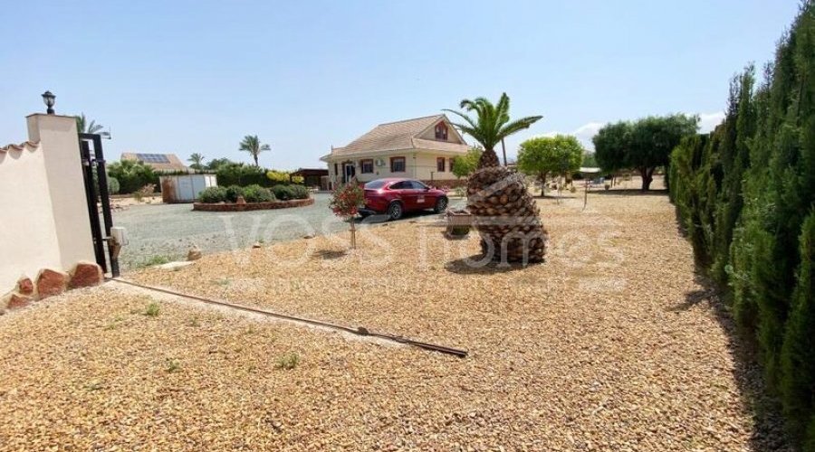 A beautifully maintained, quality built, two-storey, 3 bed.. - 10