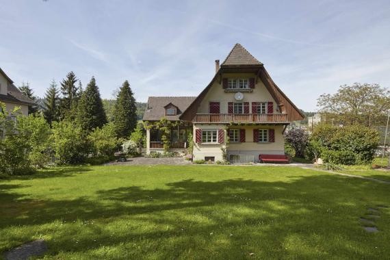 LIVING IDEAL WITH SUMPTUOUS GARDEN..