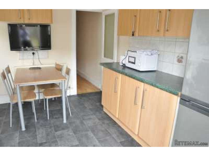 Single with double bed near Turnpike.. - 2